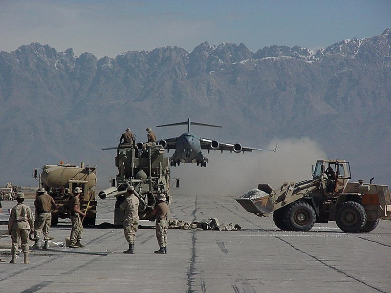 Airplane landing on Bagram Air Base, photo from Wikimedia