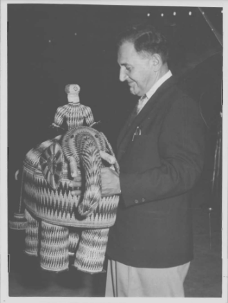 D'Amico_Receives_Gift