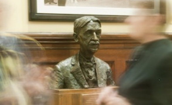 Photo_Bust_of_John_Dewey