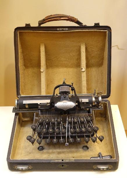 Blickensderfer_No_5_Portable_Typewriter