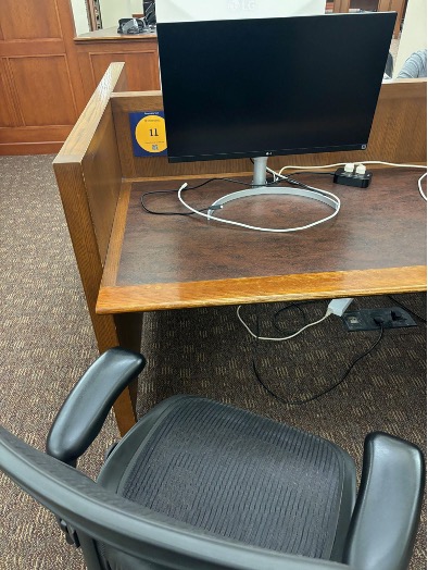 Picture of an open seat at a reservable desk.